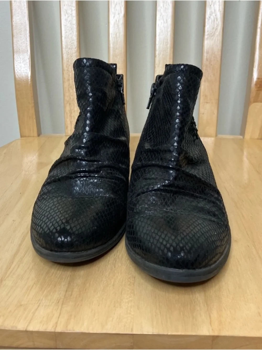 Baretraps Grafton black snakeskin ankle boots 7.5
